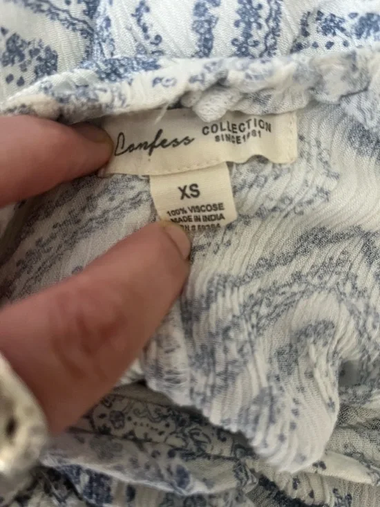 Off-Shoulder White Midi Dress with Blue Geometric Print - Picture 4 of 4